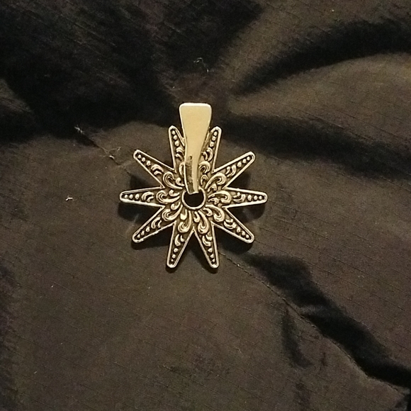 Necklaces with charm - Picture 3 of 3